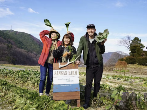 管理人のゆりえさんと、近所の若手農家さんたち