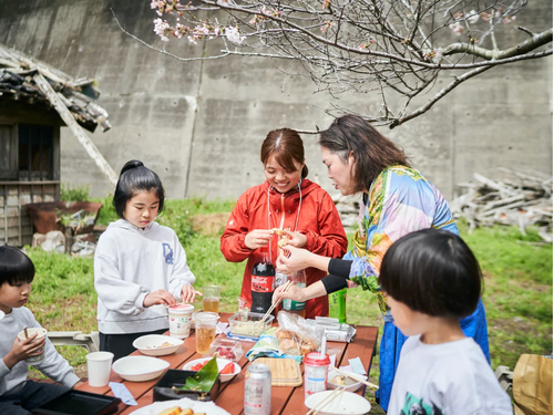 桜を見る会。街の有識者の方も、こどもたちも、勝浦以外の方もみんなで楽しみました。