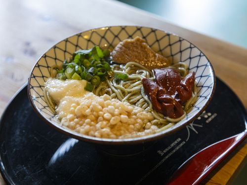 近江八幡のヨシの新芽が練りこまれたヨシうどん
