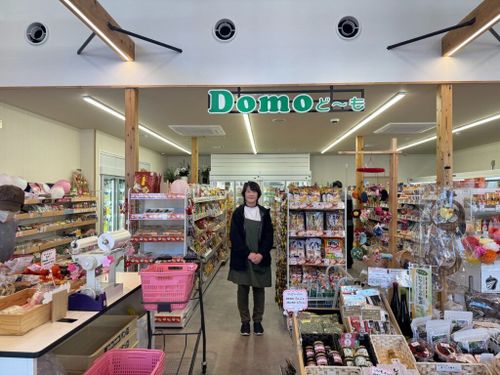 2014年のオープン当初から働く渡辺さん。お客さんとの会話も弾みます