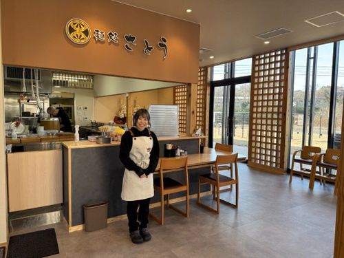 明るい笑顔の松崎さんは船引店の店長もつとめる