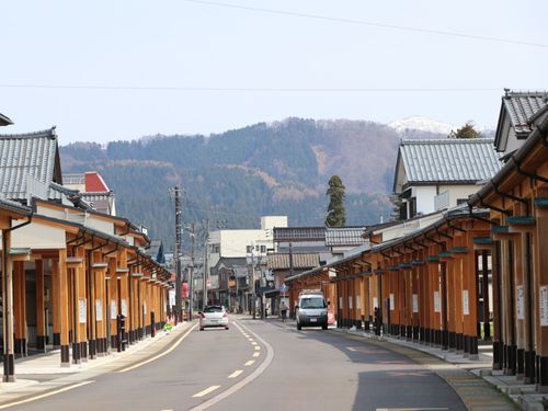 駅から並ぶ8つの商店街