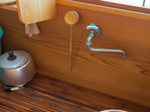 茶道用の水屋（茶器洗いの設備）