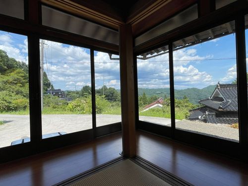 自宅の縁側から見える四季の景色に癒されています