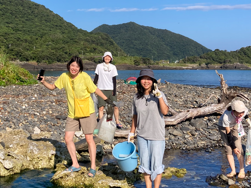 ビーチクリーンに参加（あおい＆あい）