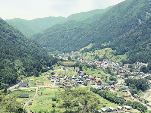 多摩川の源流域、山々に囲まれた関東で一番小さな村・丹波山。都市部との二拠点も可能