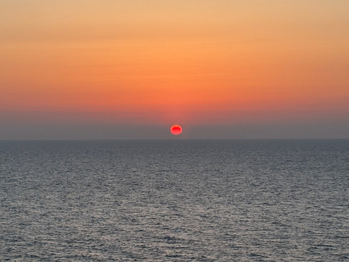 家のすぐ近くに海が広がる環境に惚れた
