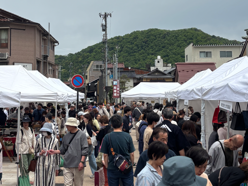 様々な漆器を手に取って比べられる良い機会
