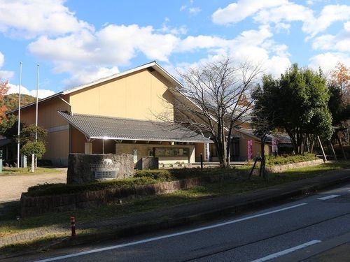 図書館、博物館、文化財センターが一緒になったあけぼのパーク多賀