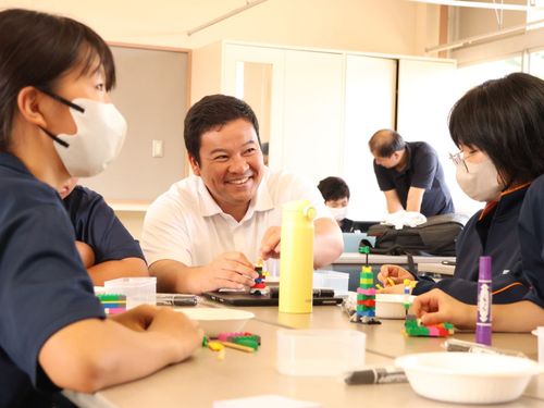 矢祭中学校デジタル部では、子どもたちが対話しながらアイデアを形にしていきます