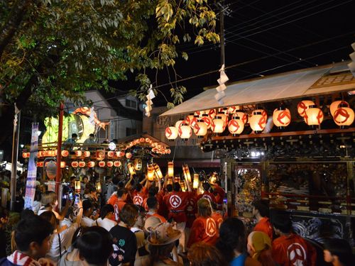 夏はお祭りでにぎやかになります！