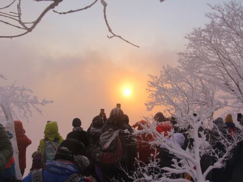 毎年恒例の元旦登山。『やくらい山』山頂から見る初日の出は格別です！