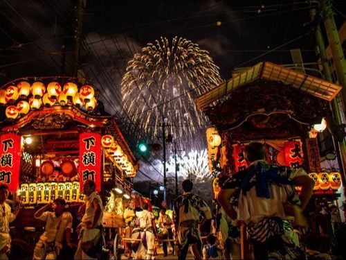 ７月末の祇園祭は町が賑わいます。