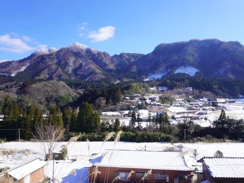 標高が高く（600m～1600m）冬には積雪も