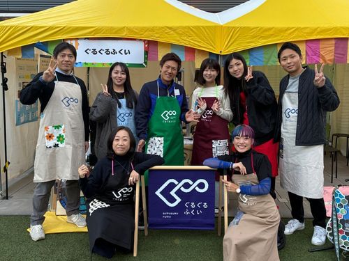 阿部佐保子さん（前列左）／繊維分野のサーキュラーエコノミーを展開