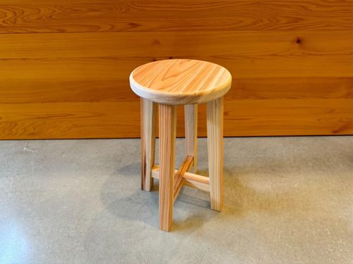多賀町産木材を活用したスツール
