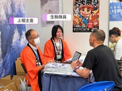 説明会を担当する上堀主査と生駒隊員