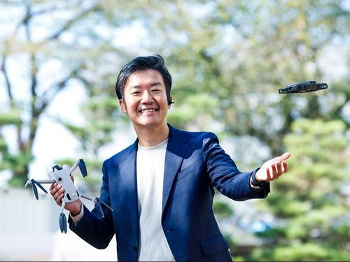 ドローン活用ディレクターの朝井範仁さん