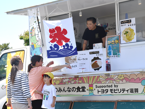 若者も地域の人も気軽に立ち寄れる、みんなの食堂の取り組みの一つです。
