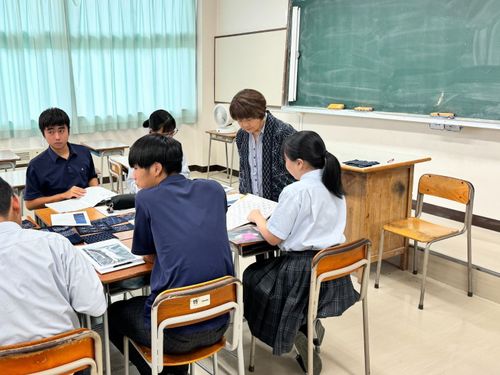 先生でも友達でもない、"ナナメの関係"が高校生の心を開く