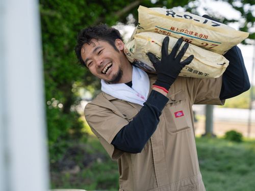 農作業を支援する湊地区協力隊