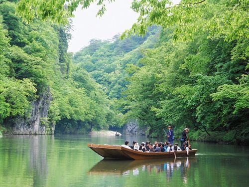 操船だけではなく、船の維持・管理まで学びます。