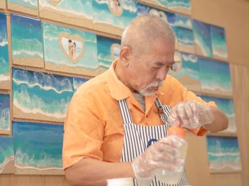 レジンアートの準備するお父様