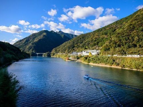 大川村（早明浦ダム湖＝清流「吉野川」）