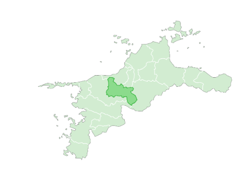 愛媛県のほぼ中央部に位置し、松山市から南へ約40ｋｍ。※えひめ移住ネットより