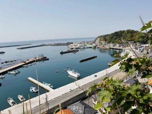 今は船の出入りも少なく、穏やかな時間が流れる港町