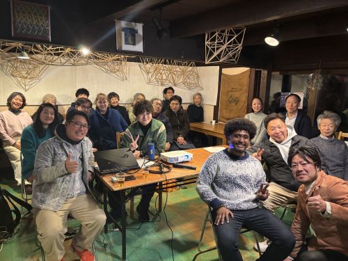 モザンビーク人映像ディレクターのアイレス氏と地元の方との交流イベントにて