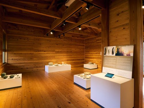 滞在の成果を伝える展覧会の様子。展示づくりも、作家に伴走する仕事のひとつです。3
