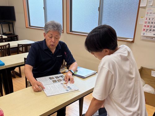 伝統を守り続けている工場の社長に直接お話を伺っています。