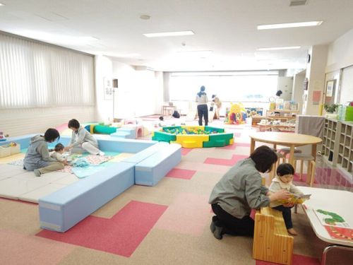 子育て支援センター（市役所庁舎近く）