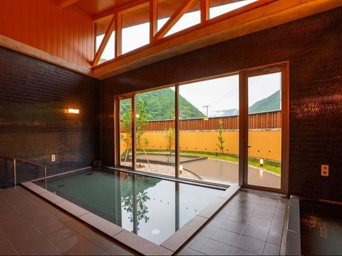 北川村でトロトロの美肌の湯につかるもよし！