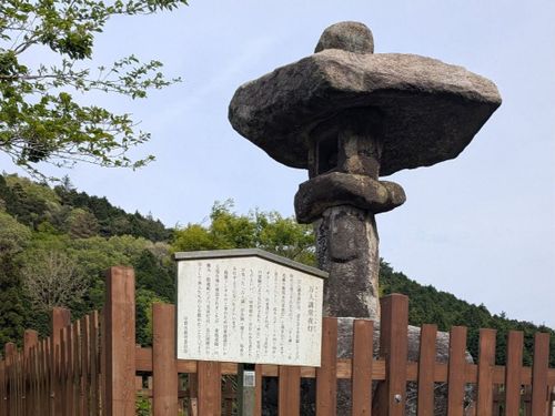 鈴鹿峠の常夜燈