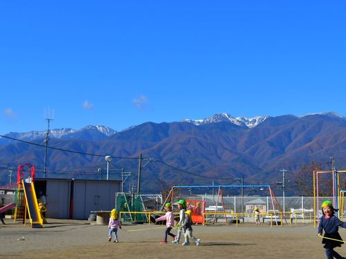 ひろびろ園庭！特色ある教育も魅力のひとつです