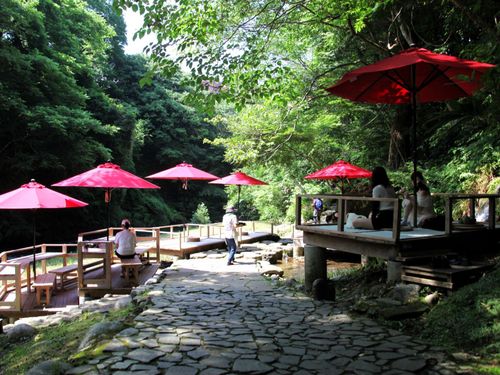 渓谷美を堪能しながら、お茶を味わえる温泉地「山中温泉」
