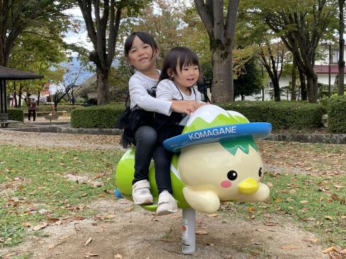 すずらん公園と市キャラクター「こまかっぱ」