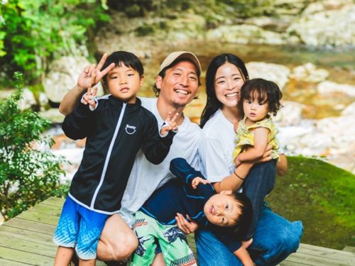 松野町に移住した坪井ご家族（えひめ移住ネットより）