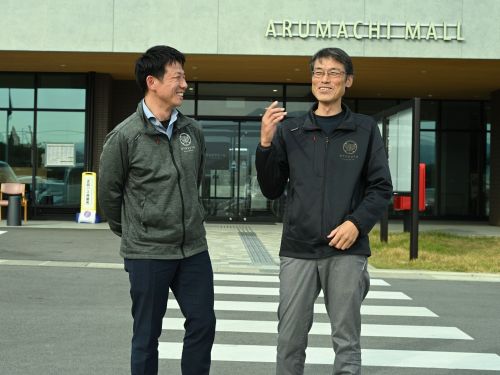 左：玉東町職員の渡邉さん、右：宮本隊員