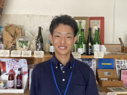 自然・食・人が魅力的なこの村での暮らしや日々の出来事を、笑顔で楽しく語ります！