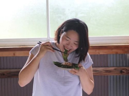 育てた野菜を味わう瞬間。思わず笑みがこぼれます。