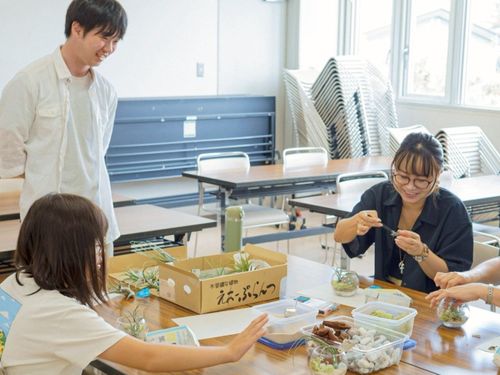学びのプラットフォーム「スコラ」では、さまざまな講師を招いて講座を開催しています