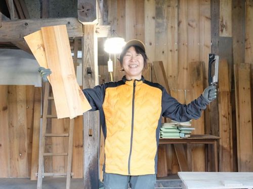 生まれ変わった壁と、元気いっぱい！な赤津さん