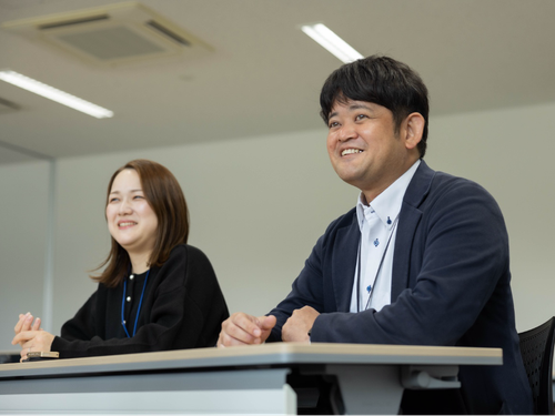 協力隊の所属先となる企画財政課の中間と小栁