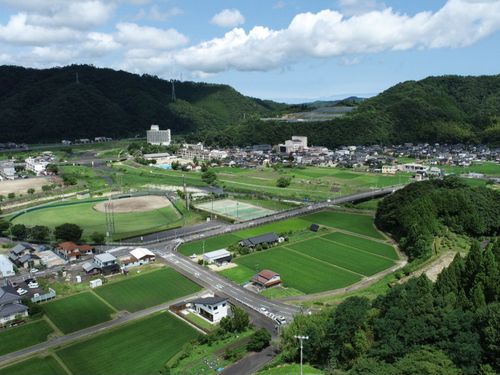 町の中心部に主要な施設が集まる三朝町