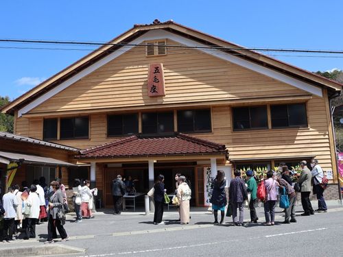 五毛座　地歌舞伎小屋（旧飯地公民館）
