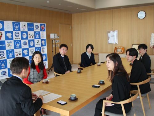 鳴門市長（中央）とファイナリスト