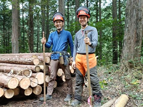 2年目の隊員と本年度入隊した隊員の二人で作業